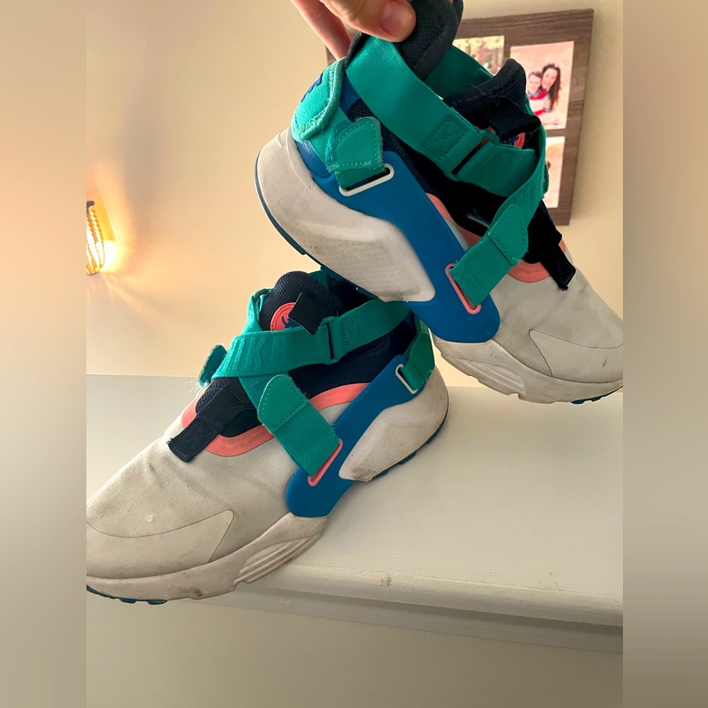 Boys nike shoes size 5.5